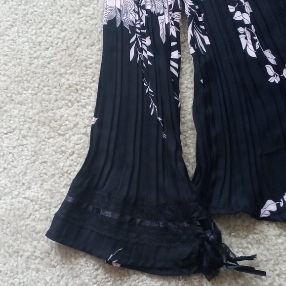 Vintage Blossom Bell Sleeve Shirt - Picture 4 of 5